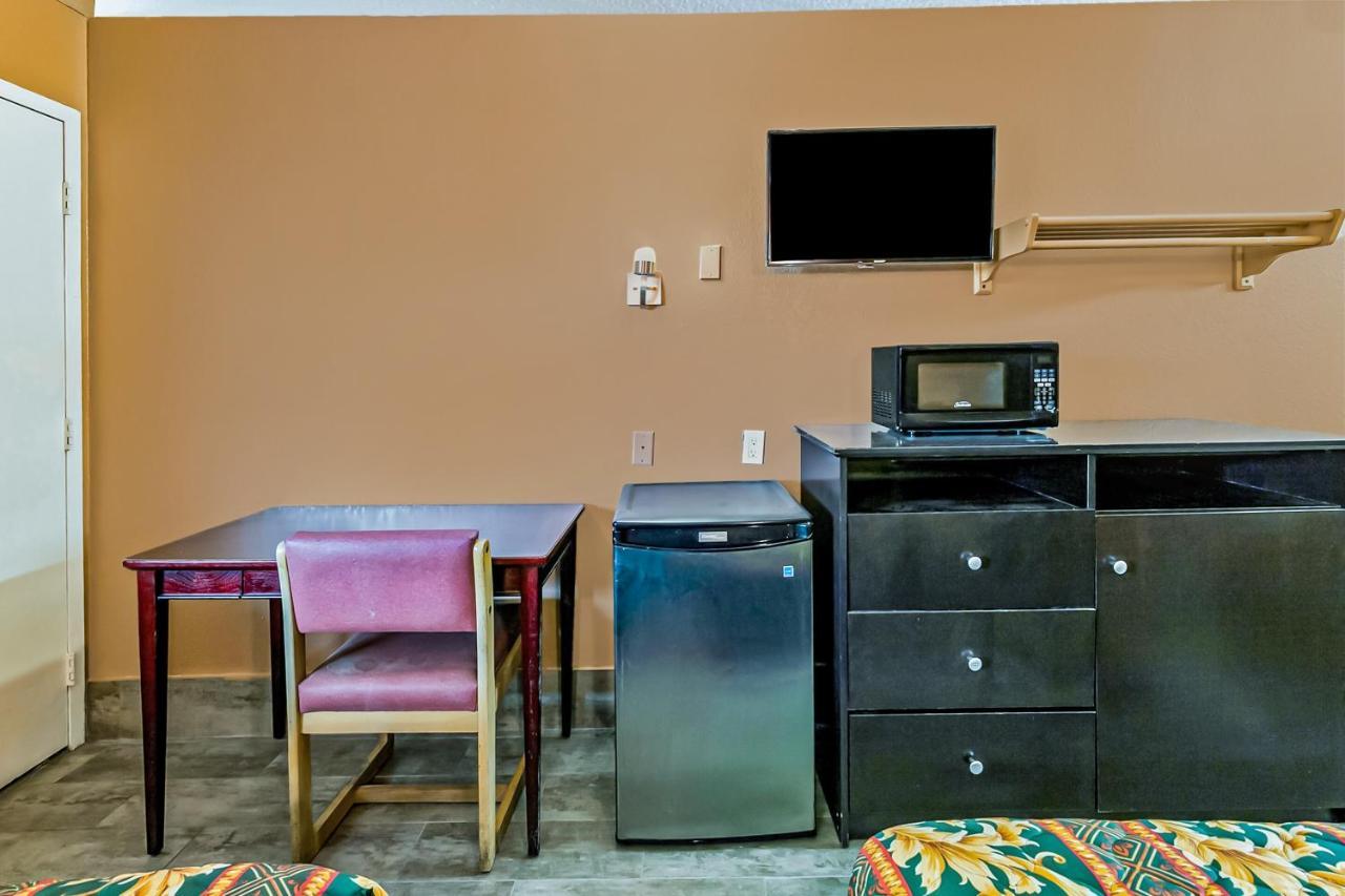 Oyo Hotel Lake Charles Hwy 10 Экстерьер фото