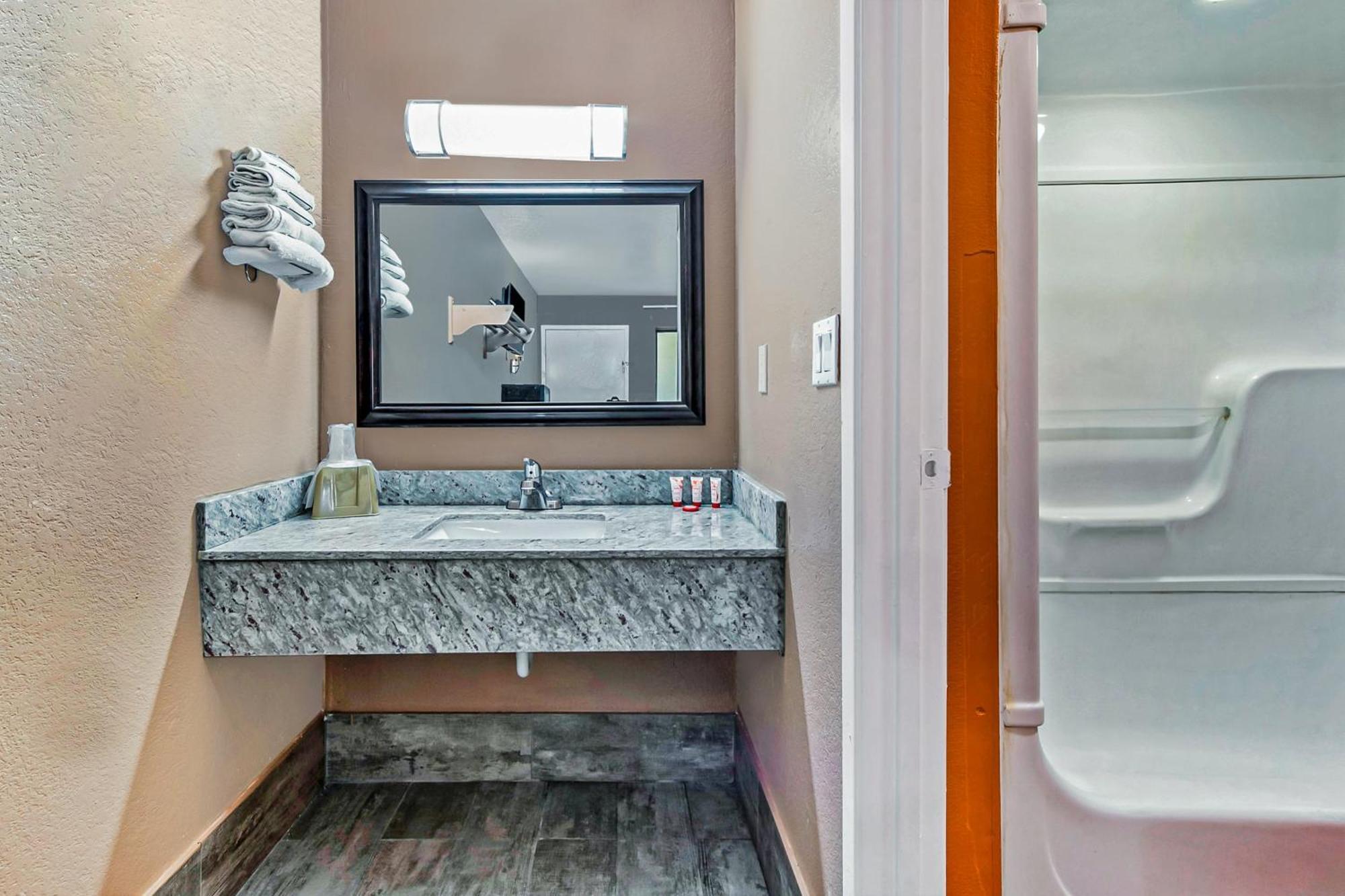 Oyo Hotel Lake Charles Hwy 10 Экстерьер фото